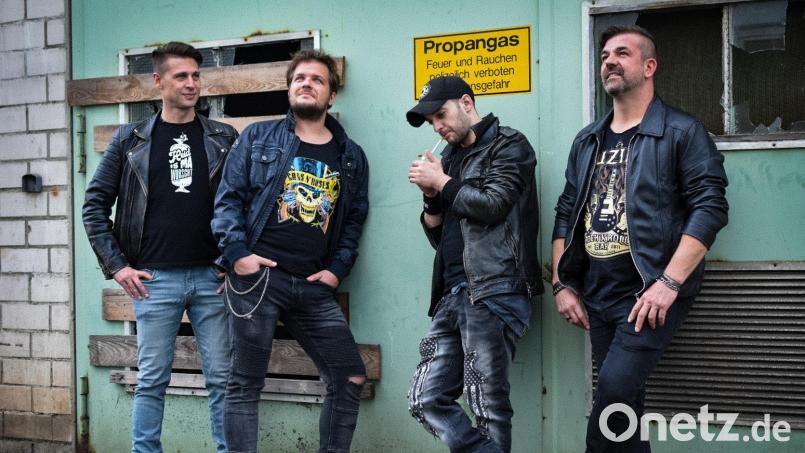 Die &quot;Rusty Road Runners&quot; sind eine Rockband aus dem Raum Regensburg. Domingo Martinez (zweiter von rechts) und Mario Höpfl (rechts) waren im Kulturkiosk-Podcast zu Gast. Bild: Hank Fenech