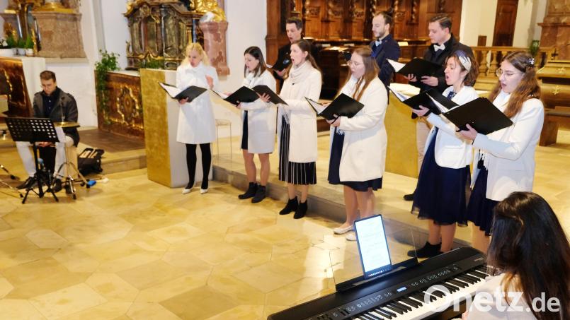 Unter dem Titel &quot;Harmony of heaven&quot;, Harmonie des Himmels, bereichert das erst 2023 neu gegründete Ensemble VOICES in der Speinsharter Klosterkirche das außergewöhnliche Adventsevent der &quot;Großen Erwartung&quot;. Bild: do