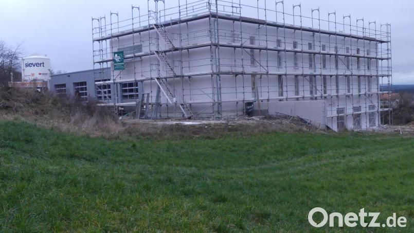 Das markante Gebäude an der Grafenwöhrer Straße beherbergt künftig alle BRK-Bereiche Bild: rn