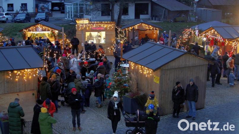 Der Falkenberger Adventsmarkt war auch ein Treff der Generationen. Bild: wro