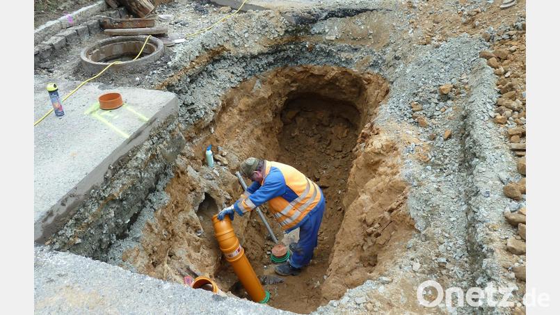 Bei der Sanierung von Straßen steht auch der Untergrund mit neuen Kanal- und Wasserleitungen im Fokus (Bild: Eigelsberger Straße). Sechs Projekte will die Stadt mit guter Förderung in den nächsten Jahren abarbeiten. Archivbild: Portner