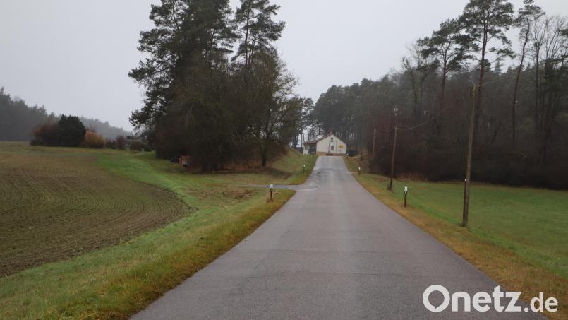 Der Straßenabschnitt nach und in Ratzenhof wird im Jahr 2025 saniert und erweitert. Bild: gru