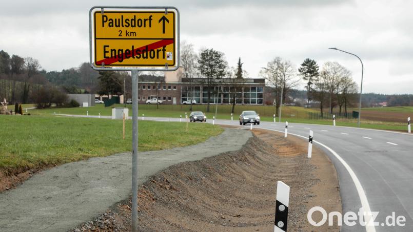 Zwischen Engelsdorf und Paulsdorf ist die Staatsstraße 2040 jetzt fertiggestellt und wieder befahrbar. Bild: Wolfgang Steinbacher