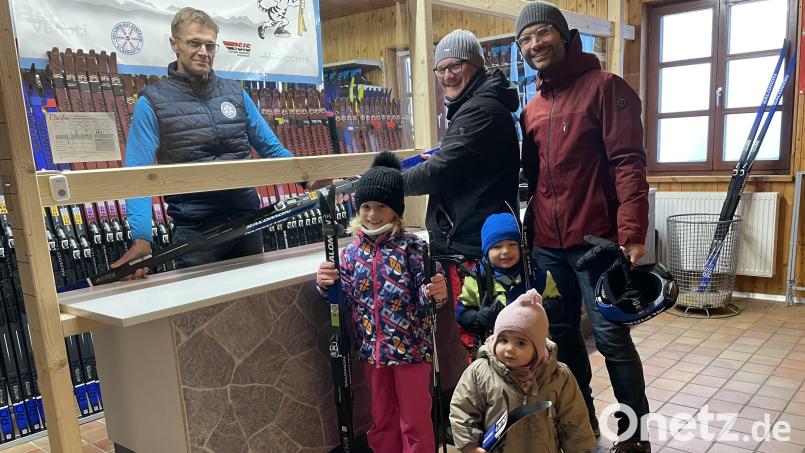 Auf der Silberhütte gibt es Langlaufski für alle Altersgruppen. Bild: Frank Kiener/exb