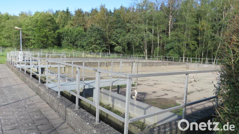 Der Ansatz für die Betonsanierung des Rückhaltebeckens der Kläranlage wurde in den Haushalt 2025 verschoben. Bild: adj
