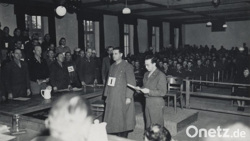 Der Kommandant des KZ Dachau, Martin Gottfried Weiss (Mitte links), als Hauptangeklagter im Dachauer Prozess. Bild: United States Holocaust Memorial Museum. Provenienz: Elisabeth und Maria Kvitashvili