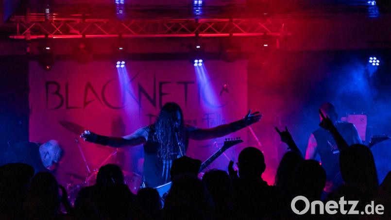 Die Amberger Heavy- und Thrash-Metal Band BlacKNetiC lädt zu „Kings Of Insanity&quot; ins Trio. Bild: Bockisch/exb