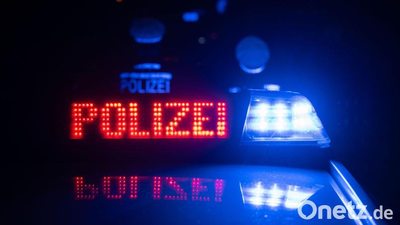 Bei einem Unfall auf der B 85 bei Mappenberg wurde ein 32-jähriger Weidener getötet. Symbolbild: Marijan Murat/dpa