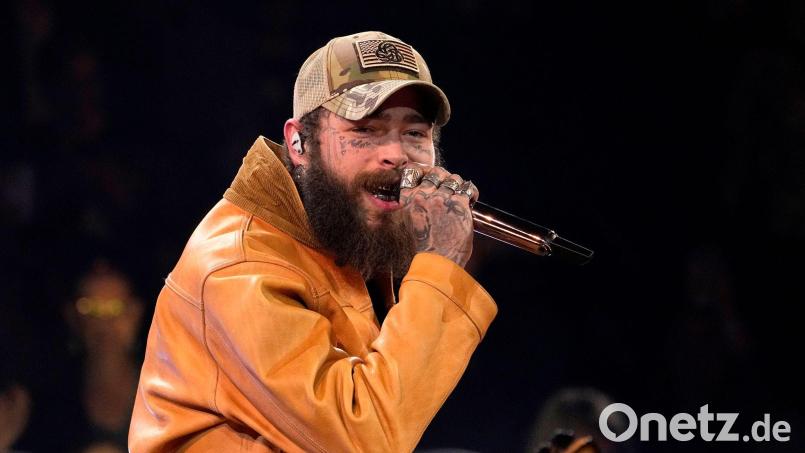 Post Malone versüßte einer Barkeeperin in Houston das Weihnachtsfest. (Archivbild) Bild: George Walker IV/Invision/AP/dpa