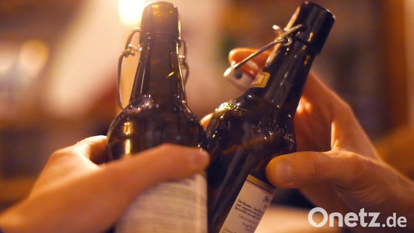 Ein Autofahrer hatte laut Polizei wohl &quot;ein Bier zu viel&quot; und musste aus dem Verkehr gezogen werden. Bild: Angelika Warmuth/dpa