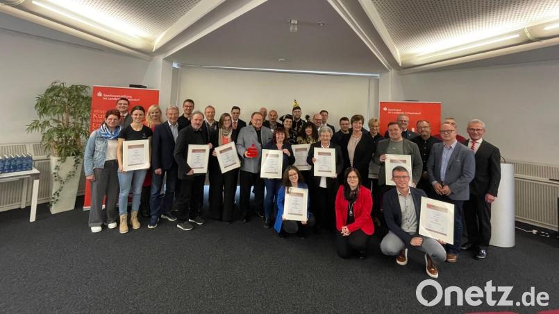 16 Projekte fördert die Sparkassenstiftung im Landkreis Schwandorf mit insgesamt 12.000 Euro. Bild: M.Licha, Sparkasse Schwandorf/exb