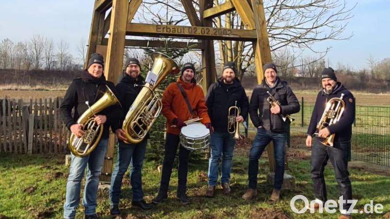 Zum Neujahrsanblasen sind die Diendorfer Musikanten von Haus zu Haus gezogen. Bild: Thomas Ehemann/exb