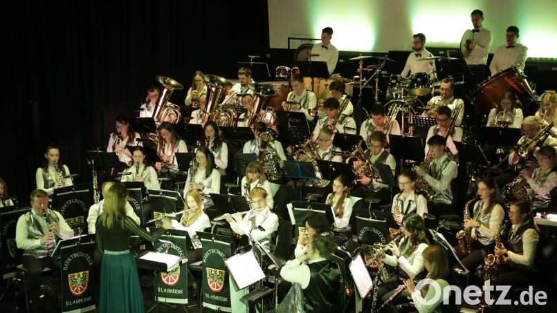 Beim Neujahrskonzert der Marktredwitzer Blasmusik gab es über zwei Stunden exzellente Orchestermusik in der restlos gefüllten Stadthalle. Bild: Michael Meier