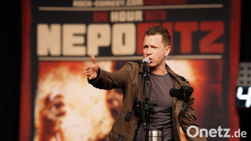 Musiker, Schauspieler und Comedian Nepo Fitz - die lebende Pyrotechnik-Batterie - wird am 7. Februar &quot;exakt 60 Minuten lang&quot; Gags und Pointen aus allen Rohren auf das Futura-Publikum feuern. Bild: Wolfgang Korduletsch/exb