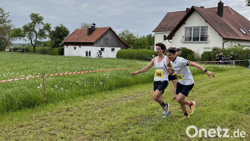 Spannende Duelle, wie hier im vergangenen Jahr, wird es auch beim Landkreislauf 2025 am 10. Mai wieder geben. Archivbild: Christine Hollederer