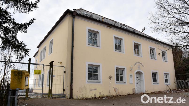 Die Bergwirtschaft in Amberg. Die große Terrasse mit dem sensationellen Blick über Amberg ist seit Jahren gesperrt. Doch der Investor hat sich noch nicht endgültig von dem Projekt verabschiedet. Bild: Stephan Huber
