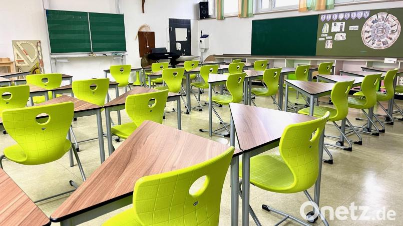 Leere Klassenzimmer in der Grundschule Neustadt: Wegen Glatteis bleiben die Schulen in der Stadt Weiden und im Landkreis Neustadt/WN am Mittwoch geschlossen. Bild: Gabi Schönberger