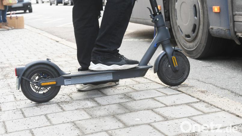 Ein E-Scooter-Fahrer wurde bei einem Unfall leicht verletzt. Bild: Gabi Schönberger