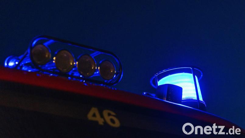 Die Feuerwehr musste anrücken, um einen Autobrand zu löschen. Bild: Philipp von Ditfurth/dpa