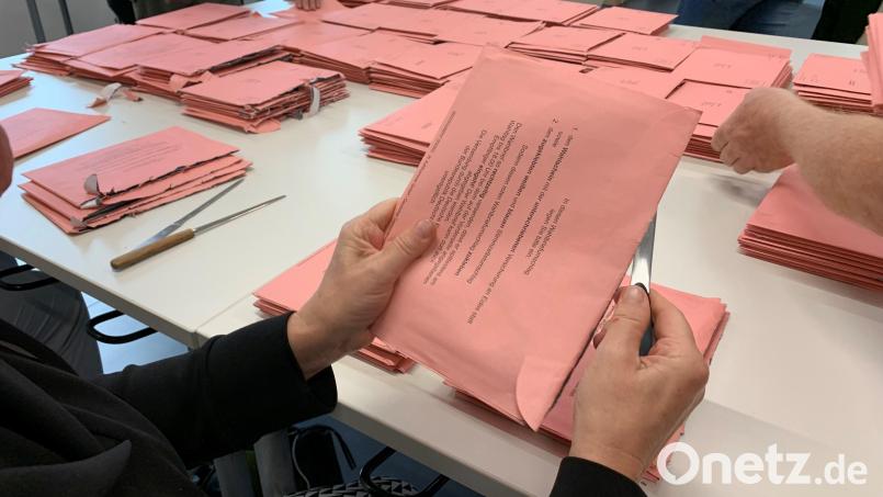 Bei Bundestagswahlen ist die Beteiligung in Sulzbach-Rosenberg traditionell am höchsten. Es wird mit noch mehr Briefwählern als zuletzt gerechnet. Das bedeutet viel Arbeit für die freiwilligen Wahlhelfer. Immerhin: Davon gibt es dieses Mal erfreulich viele. Archivbild: Heike Unger