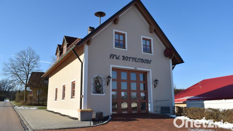 Das Feuerwehrauto der Feuerwehr Rottendorf hat 29 Jahre auf dem Buckel und müsste dringend erneuert werden. Der Gemeinderat signalisierte für eine Ersatzbeschaffung Zustimmung. Bild: bnr