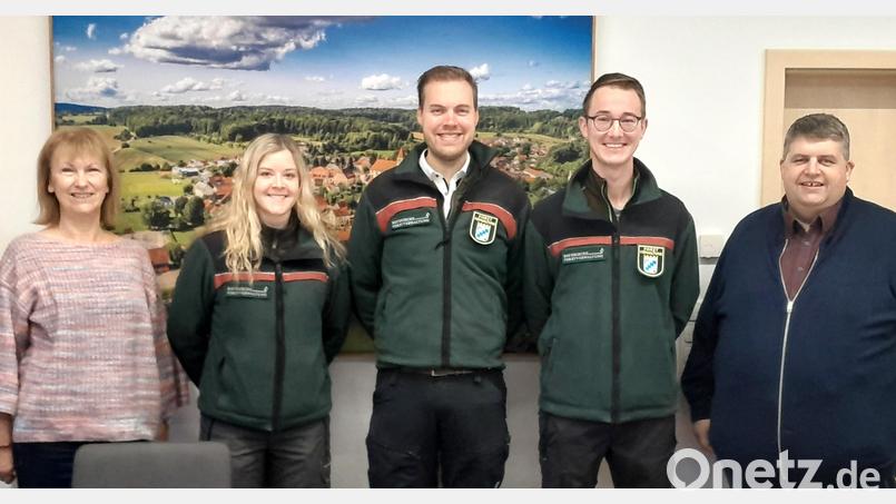 Beim Vorstellungsgespräch im Rathaus in Illschwang: (von links) Bürgermeisterin Brigitte Bachmann (Birgland), Eva Höcherl, Matthias Meier, der neue Leiter des Forstreviers Illschwang, Kevin Kraus, und Bürgermeister Dieter Dehling (Illschwang). Bild: Josef Sellner
