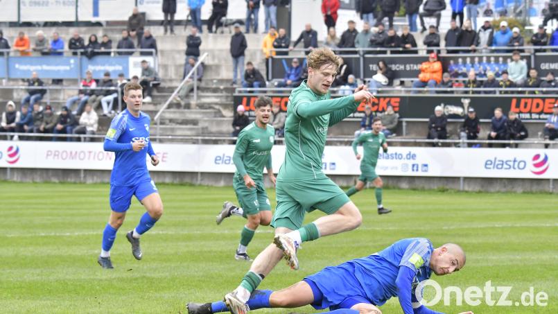 Drazen Misic (grünes Trikot, vorne) verlässt die DJK Gebenbach und wechselt in die Landesliga Nordost zum SC Schwabach 04. Bild: zg