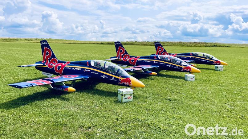 Die Flugmodelle des Red-Bull-Aerobatic-Teams. Bild: Tim Stadler/exb