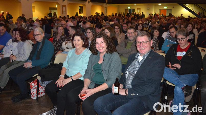 Ausverkauft war am Samstagabend die Stadthalle Waldsassen beim Gastspiel der Regensburger Kabarettistin Eva Karl Faltermeier. Die Besucher erlebten zweieinhalb Stunden beste Unterhaltung. Bild: jr