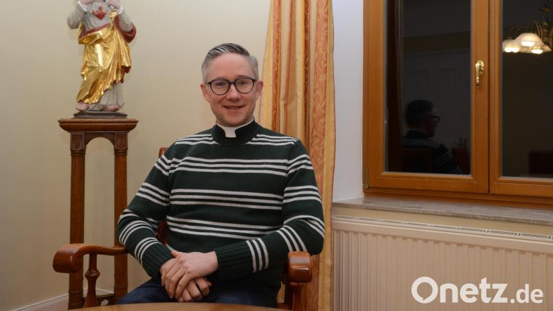 Pfarrer Adam Karolczak feiert am Montag, 20. Januar, seinen 40. Geburtstag. Bild: bey