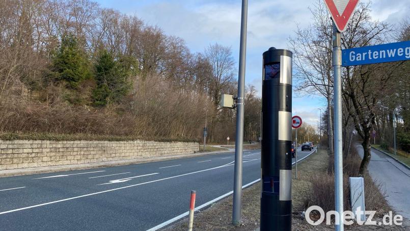 Das Geld soll bei der Sanierung des derzeit geschlossenen Hallenbades und der Grundschule in Eglharting helfen. Bild: Deutsche Presse-Agentur