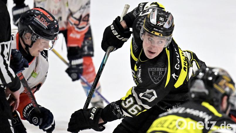 Top-Scorer Brendan Walkom (rechts) bleibt dem ERSC Amberg auch in der kommenden Saison 2025/26 treu. Bild: Hubert Ziegler