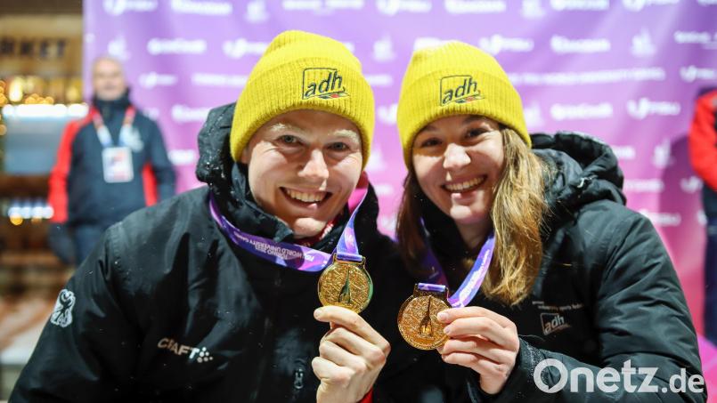 Miriam Reisnecker (rechts) und Marius Bauer freuen sich über WM-Gold im Teamsprint. Bild: Arndt Falter
