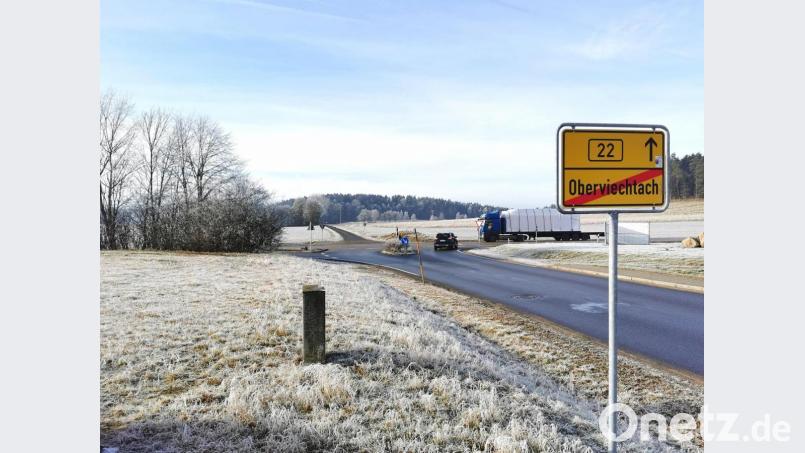 Nach der Verkehrsschau steht fest: Es wird keine Sicherungsmaßnahmen zur Überquerung der Bundesstraße 22 an der Einmündung Wolfgrubenweg/Gewerbepark geben. Bild: Portner