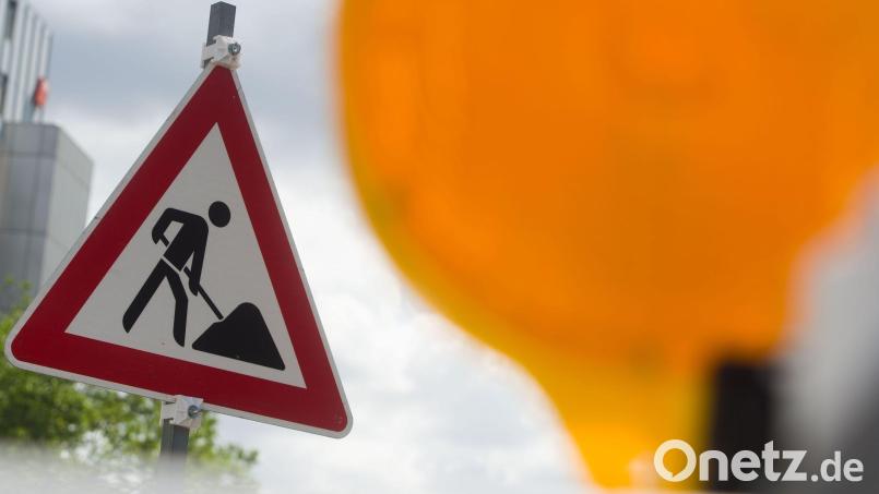 Am Flutkanal in Weiden zwischen Schweinenaab und Friedrich-Ebert-Straße finden in den nächsten Tagen Arbeiten für den Hochwasserschutz statt. Bild: Lino Mirgeler/dpa