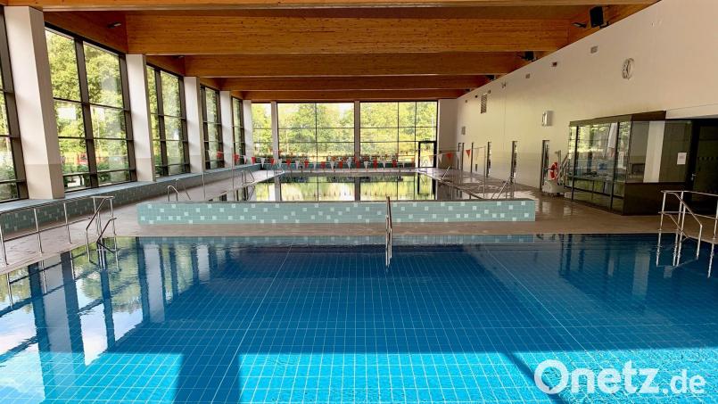 Das Hallenbad an der Realschule Weiden wurde nach der Sanierung 2021 neu eröffnet. Am Mittwoch musste es kurzfristig gesperrt werden. Bild: Gabi Schönberger