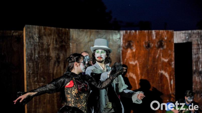 Das Stadttheater Amberg lässt &quot;Romeo und Julia&quot; in einer spannenden Neuinszenierung aufleben. Bild: Thorsten Wulff/exb