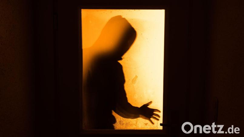 Die Unbekannten brachen in die Mensa ein und machten sich an dem Geldautomaten zu schaffen. Symbolbild: Nicolas Armer/dpa