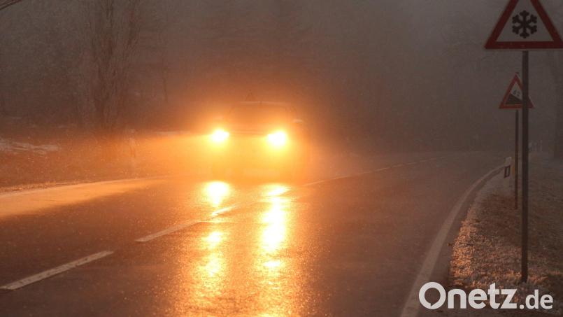 Glätte hat am Donnerstag zu Verkehrsunfällen und Stürzen in der nördlichen Oberpfalz geführt. Symbolbild: Matthias Bein/dpa