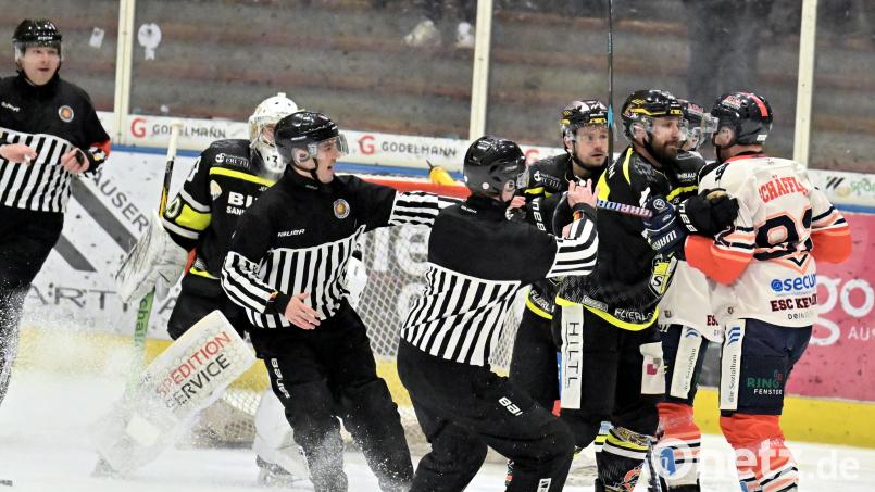 Am Wochenende werden die letzten Partien in der Hauptrunde der Eishockey-Bayernliga ausgetragen und die Platzierungen für Abstiegsrunde und Pre-Play-offs ausgefochten. Der ERSC Amberg trifft dabei auf Dingolfing und Buchloe. Bild: Hubert Ziegler