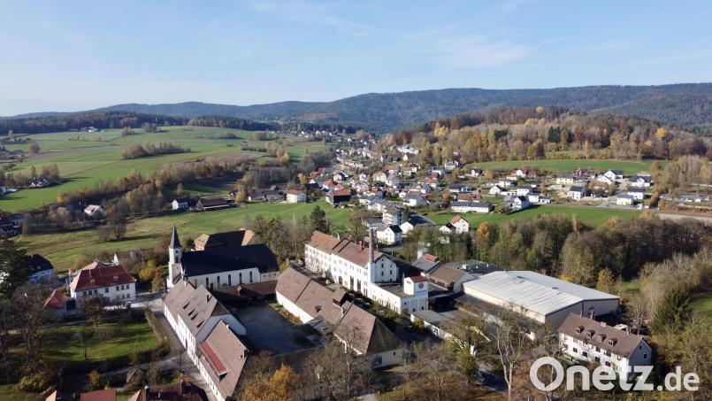 1976 wurde Friedenfels vom Bayerischen Innenministerium zum Erholungsort und 2024 vom Staatsministerium für Ernährung, Landwirtschaft, Forsten und Tourismus zum Naturerlebnisdorf ernannt. Das Konzept um das Naturerlebnisdorf diente nun als Bewerbung für den ADAC-Tourismuspreis Bayern 2025. Archivbild: Hans Lenk
