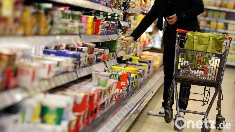 Im Supermarkt ist vieles teurer geworden. Bild: Oliver Berg/dpa