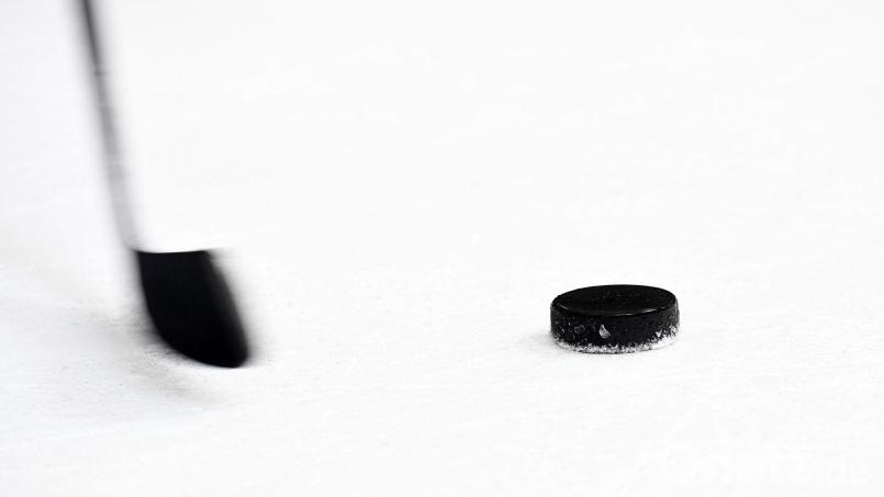 Die 1b des EV Weiden empfängt Haßfurt. Symbolbild: Tobias Hase/dpa