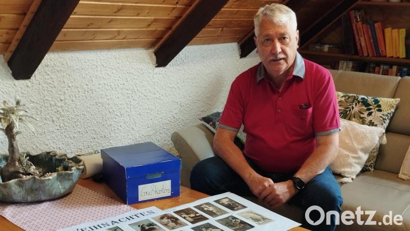 Helmut Erndt präsentiert eine kleine Auswahl seiner Postkartensammlung. Der Historiker stellt die Karten immer wieder für Ausstellungen zur Verfügung. Bild: jba