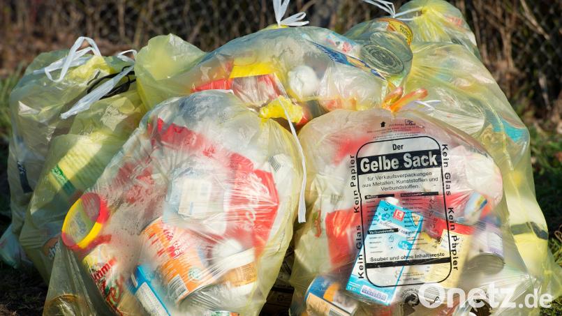 Kritik an der Qualität der Gelben Säcke gab es jetzt im Mitterteicher Stadtrat. Symbolbild: Patrick Pleul