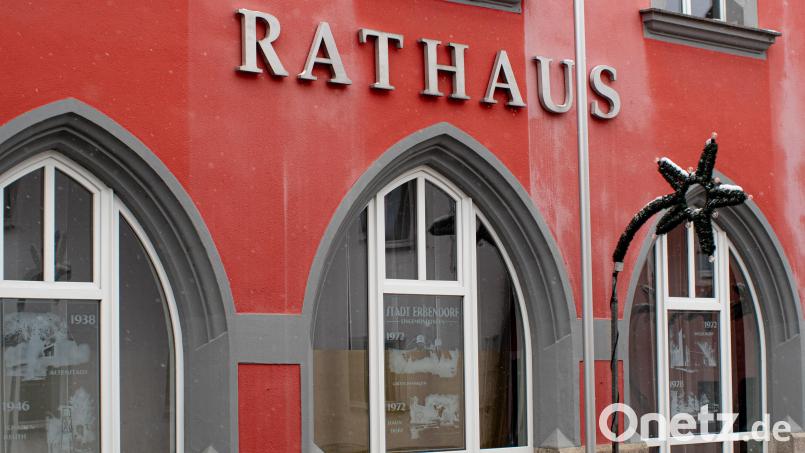Bei der Kommunalwahl wird es im Rathaus Erbendorf einen neuen Bürgermeister geben. Der Wunschnachfolger von Hans Donko, Johannes Reger, hört nach nur einer Wahlperiode auf. Symbolbild: lum