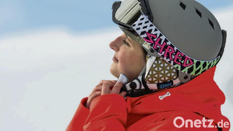 Lieber nicht ohne: Skihelme verringern das Risiko von Kopfverletzungen beim Skifahren erheblich. Symbolbild:  Benjamin Nolte/dpa