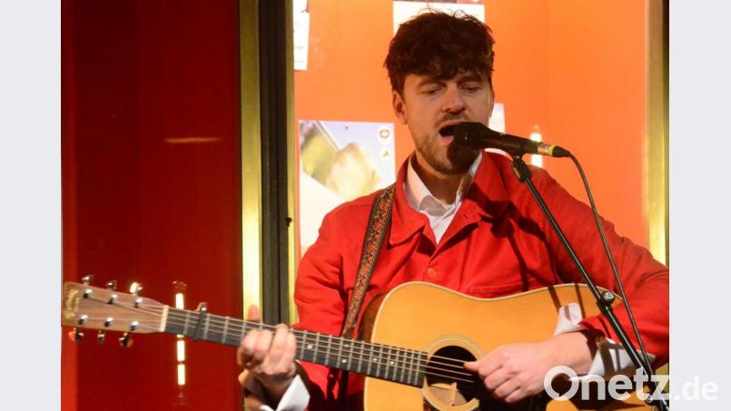 Lasse Matthiessen aus Kopenhagen gab in Weiden ein Konzert. Bild: Kunz
