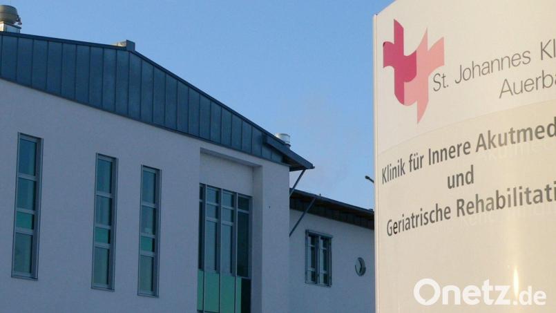 Die St. Johannes-Klinik in Auerbach muss ab 2026 die Bezeichnung &quot;Klinik für innere Akutmedizin&quot; aus ihrem Namen streichen. Bild: Petra Hartl