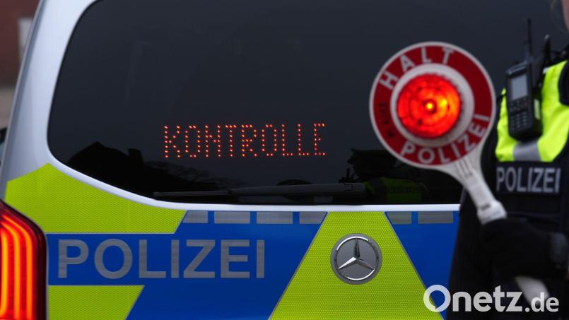 Bei Lappersdorf haben Polizisten in der Nacht auf Samstag einen betrunkenen Autofahrer erwischt. Symbolbild: Marcus Brandt /dpa